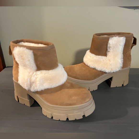 UGG Brooklyn Sunburst Platform Chelsea Boot NEW - Picture 2 of 8